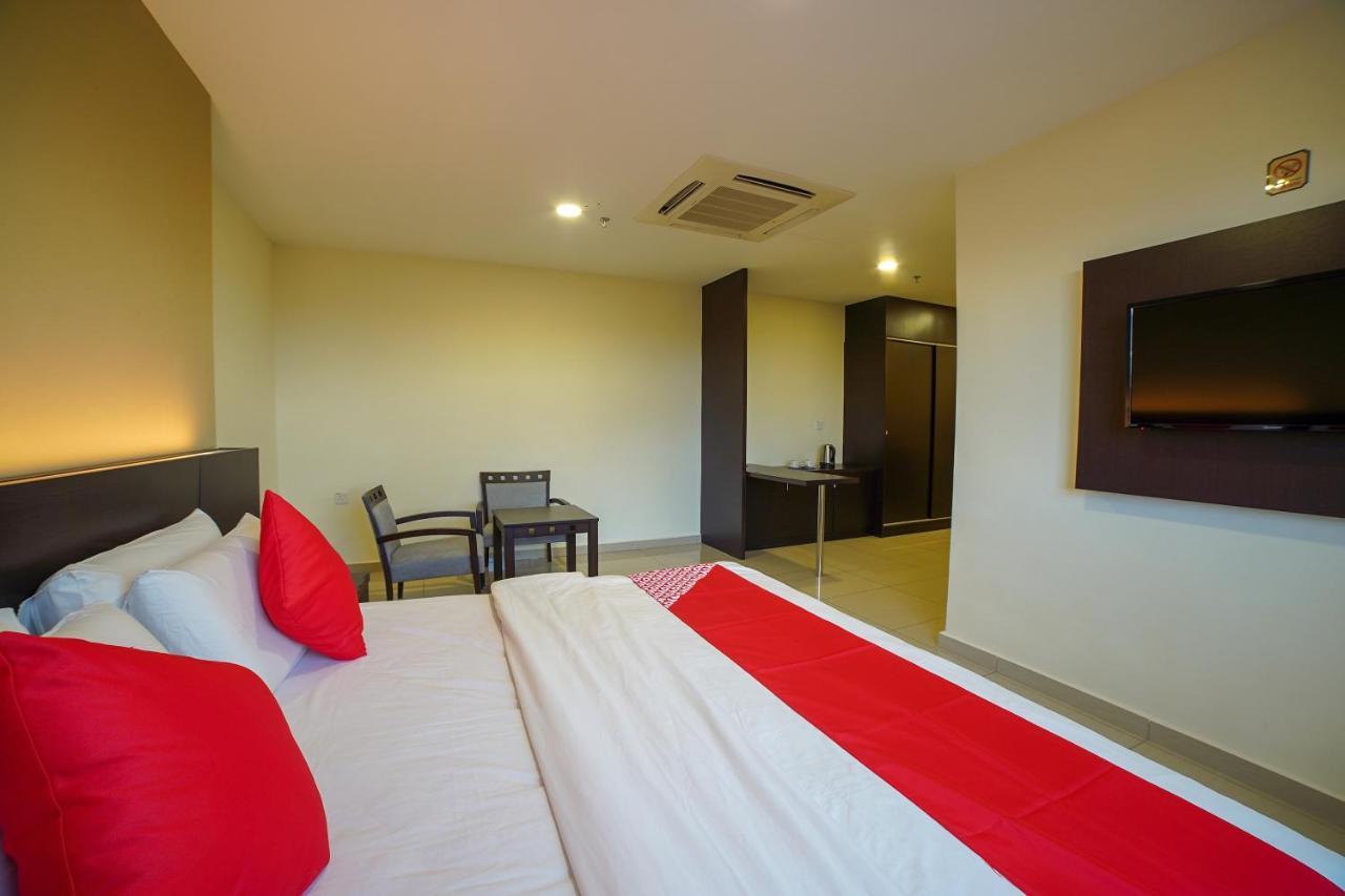 Oyo 89531 Villa Hotel Segamat Exterior photo